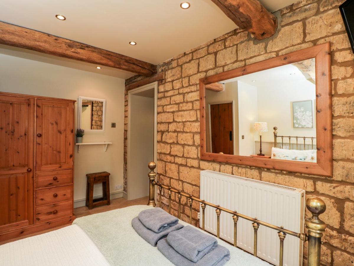 Robins Nest Villa Cheltenham Exteriör bild